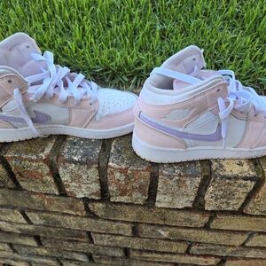 Jordan 1s size 4 kids